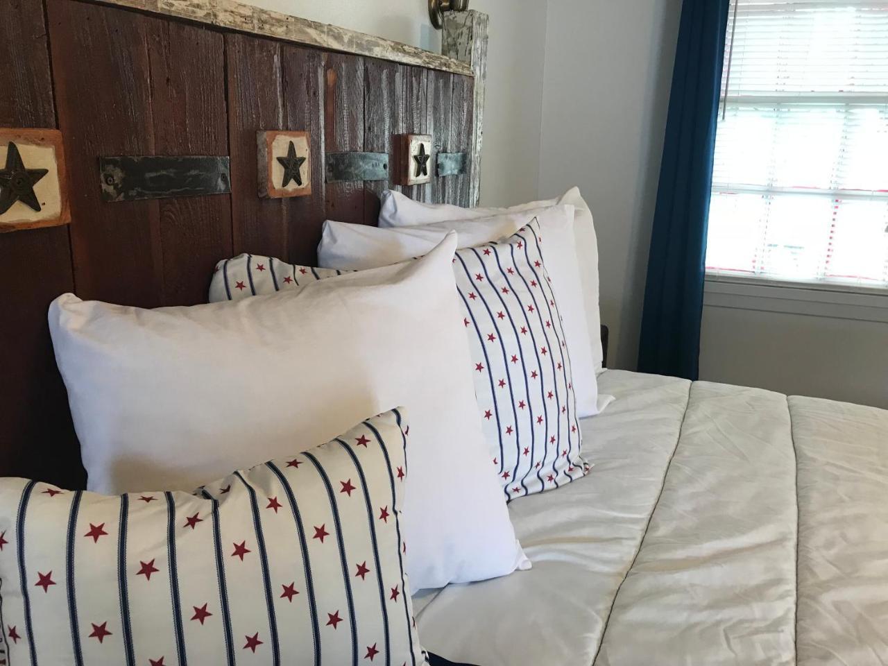 Hotel Kitsmiller On Main フレデリックスバーグ エクステリア 写真